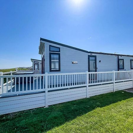 Beautiful Lodge With Full Sea Views At Broadland Sands In Suffolk Ref 20235Bs Hopton on Sea المظهر الخارجي الصورة