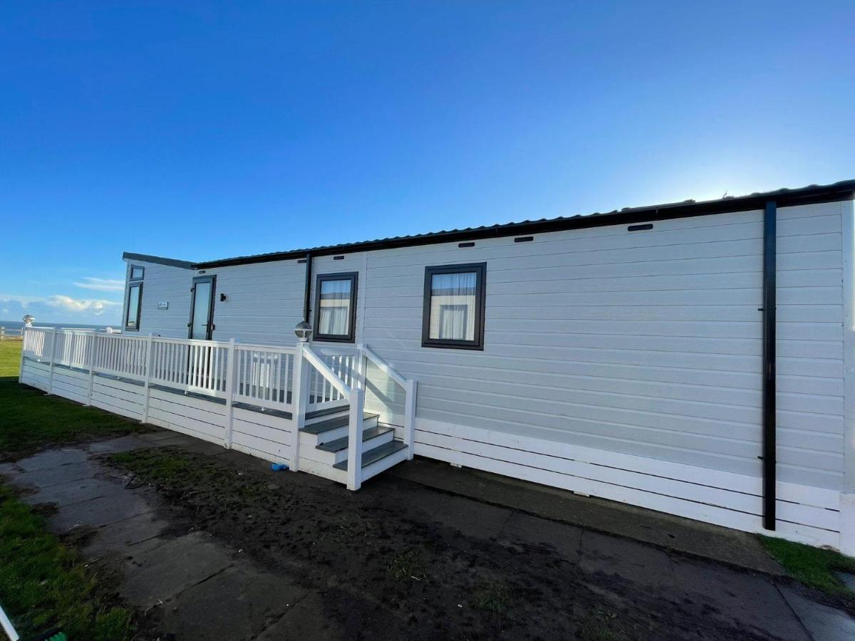 Beautiful Lodge With Full Sea Views At Broadland Sands In Suffolk Ref 20235Bs Hopton on Sea المظهر الخارجي الصورة