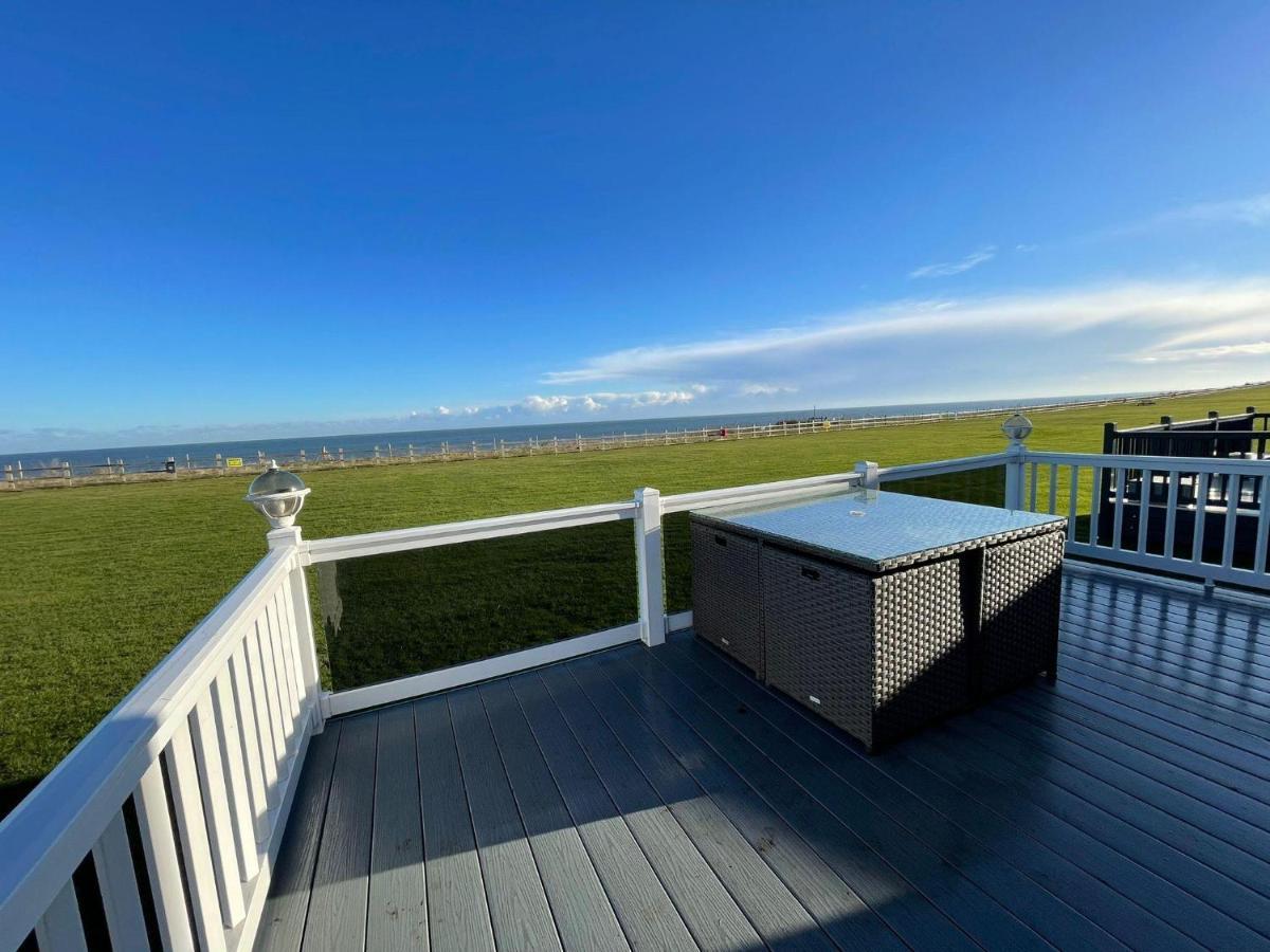 Beautiful Lodge With Full Sea Views At Broadland Sands In Suffolk Ref 20235Bs Hopton on Sea المظهر الخارجي الصورة