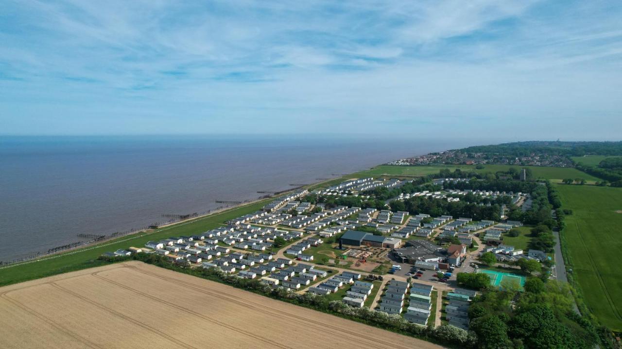 Beautiful Lodge With Full Sea Views At Broadland Sands In Suffolk Ref 20235Bs Hopton on Sea المظهر الخارجي الصورة