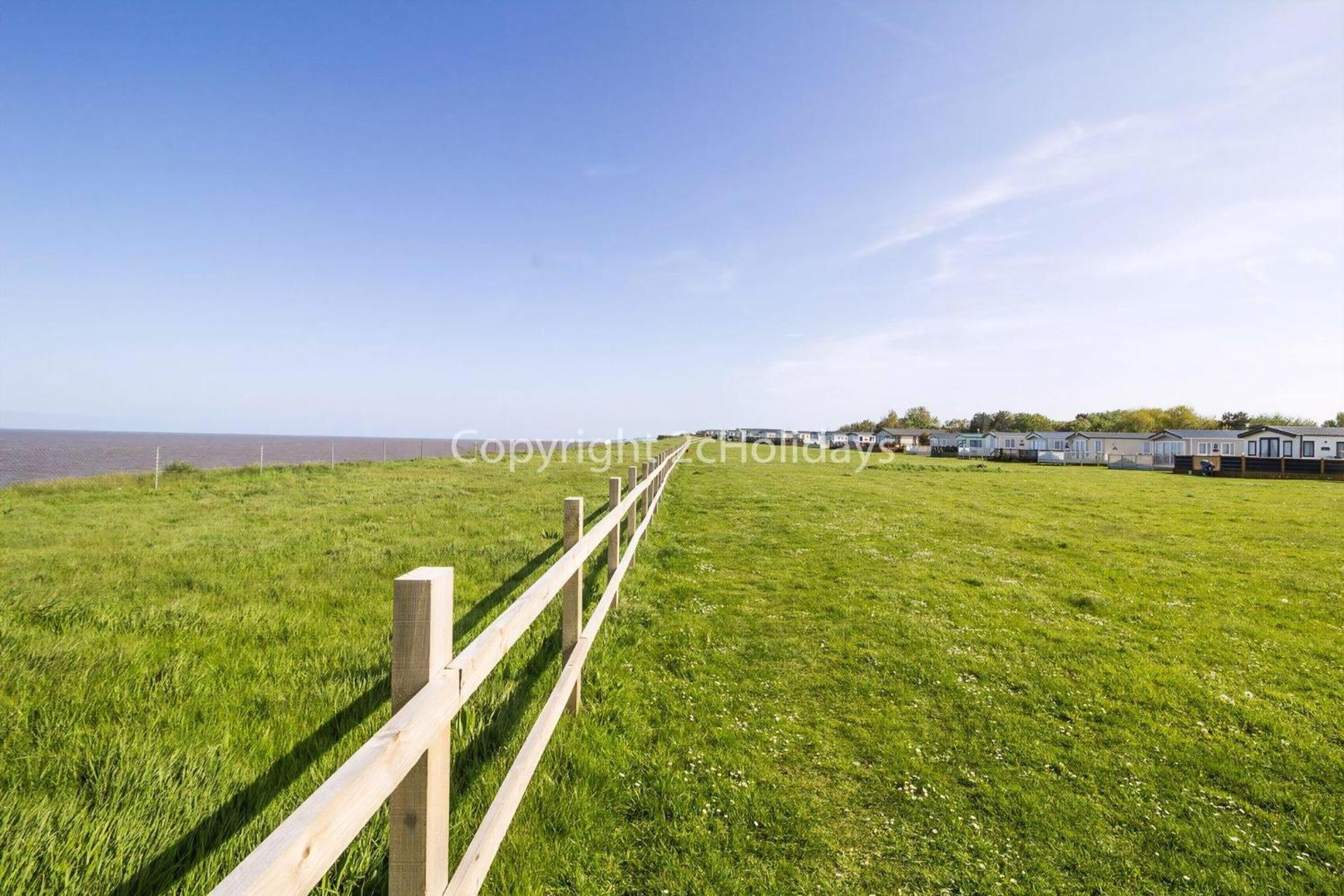 Beautiful Lodge With Full Sea Views At Broadland Sands In Suffolk Ref 20235Bs Hopton on Sea المظهر الخارجي الصورة