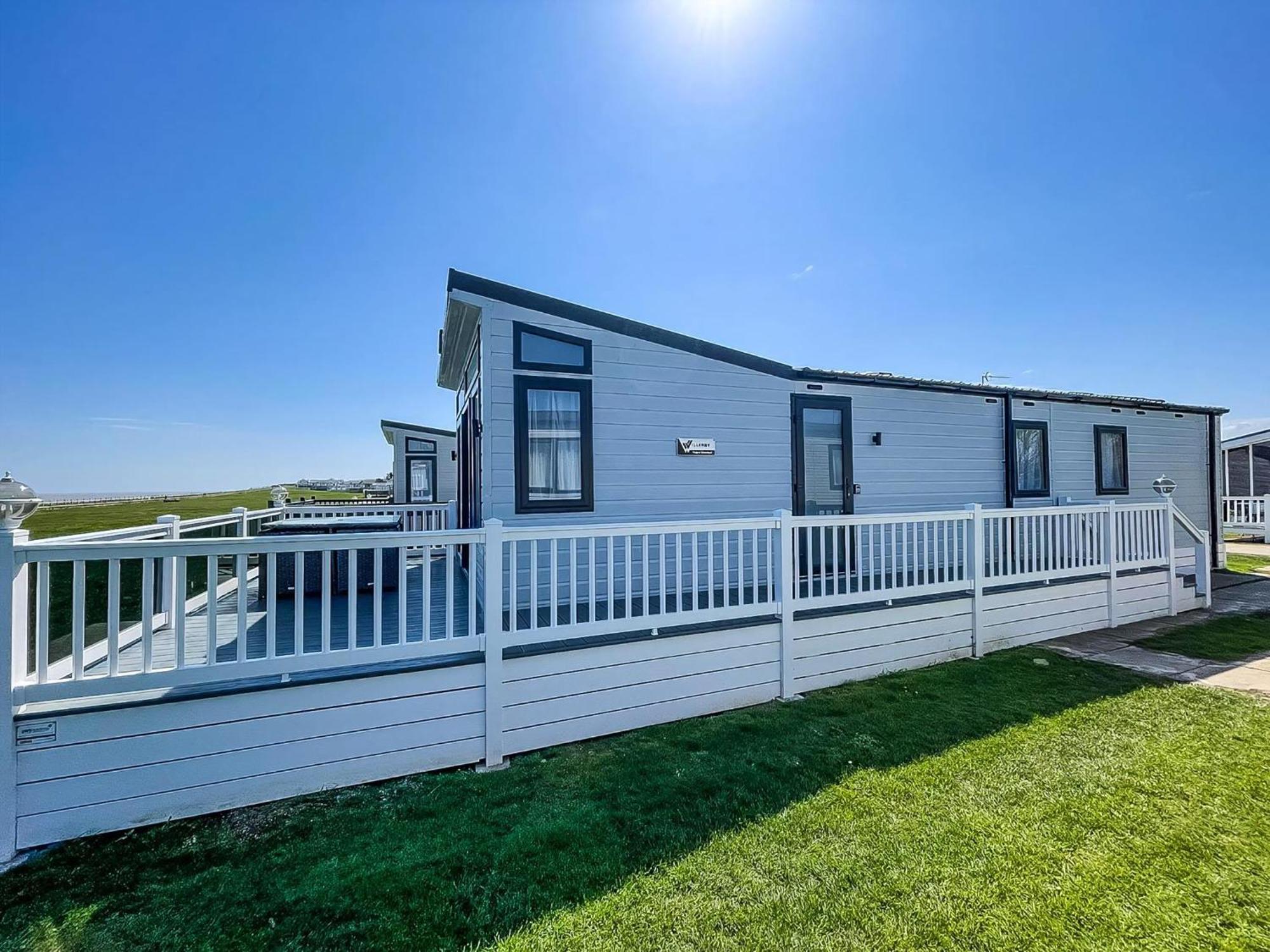 Beautiful Lodge With Full Sea Views At Broadland Sands In Suffolk Ref 20235Bs Hopton on Sea المظهر الخارجي الصورة