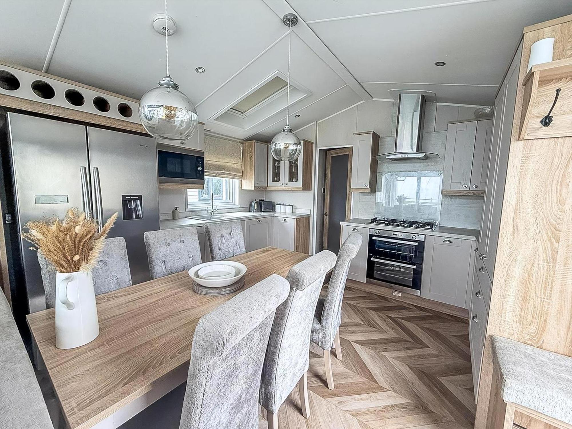 Beautiful Lodge With Full Sea Views At Broadland Sands In Suffolk Ref 20235Bs Hopton on Sea المظهر الخارجي الصورة
