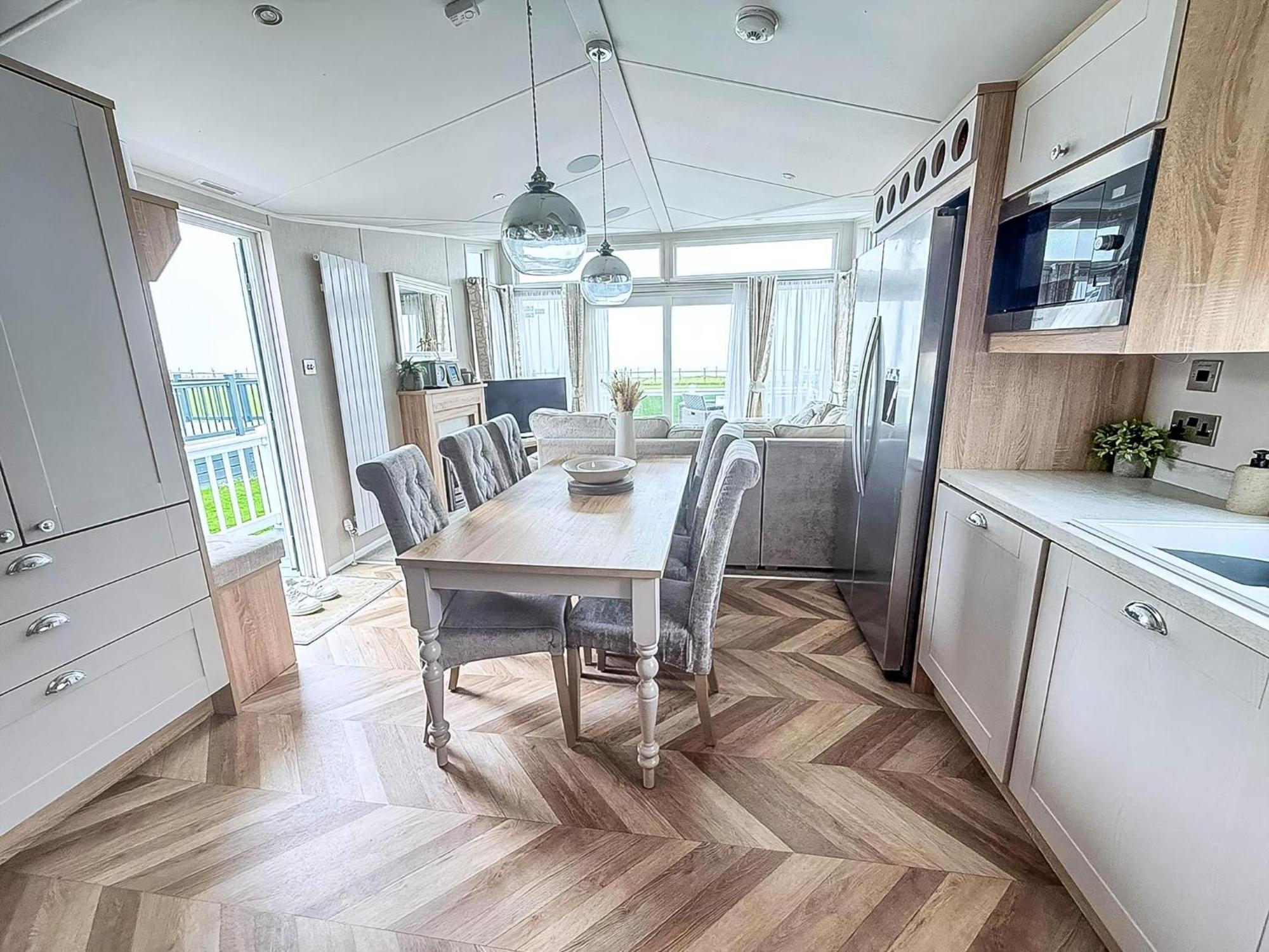Beautiful Lodge With Full Sea Views At Broadland Sands In Suffolk Ref 20235Bs Hopton on Sea المظهر الخارجي الصورة