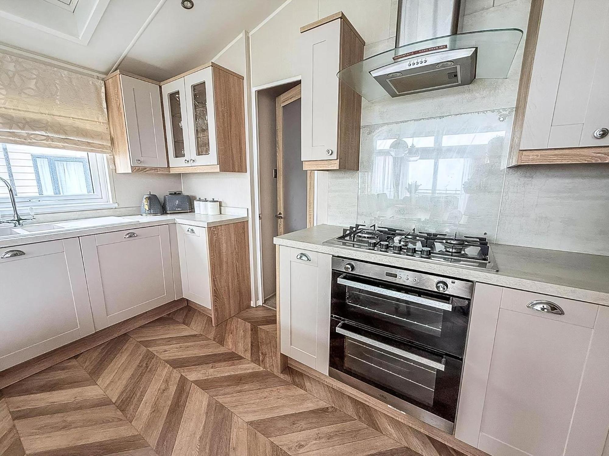 Beautiful Lodge With Full Sea Views At Broadland Sands In Suffolk Ref 20235Bs Hopton on Sea المظهر الخارجي الصورة