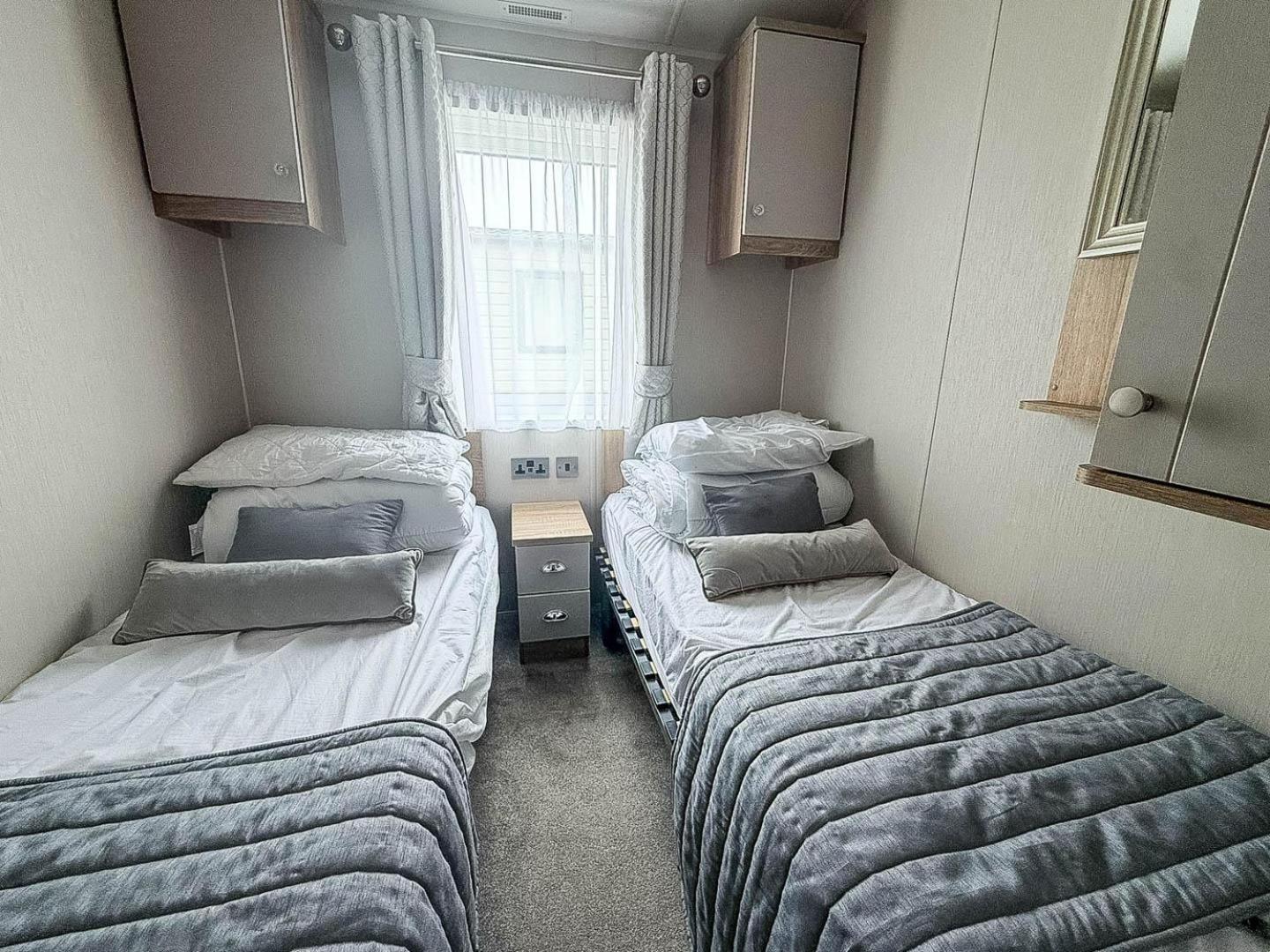 Beautiful Lodge With Full Sea Views At Broadland Sands In Suffolk Ref 20235Bs Hopton on Sea المظهر الخارجي الصورة