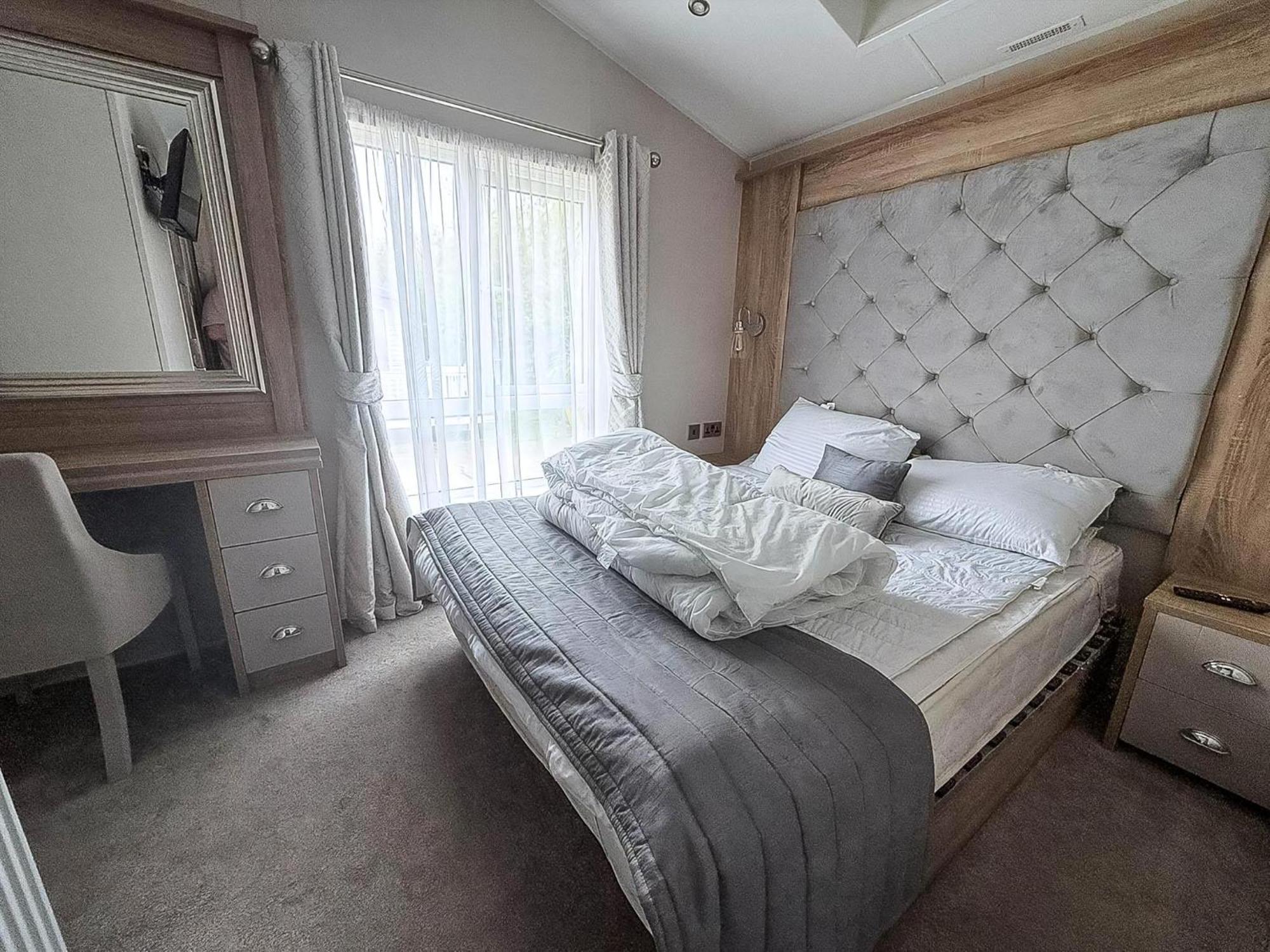 Beautiful Lodge With Full Sea Views At Broadland Sands In Suffolk Ref 20235Bs Hopton on Sea المظهر الخارجي الصورة