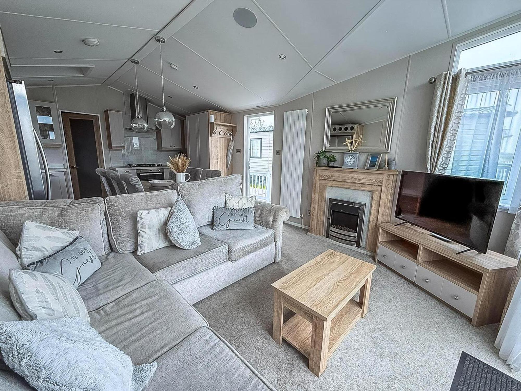 Beautiful Lodge With Full Sea Views At Broadland Sands In Suffolk Ref 20235Bs Hopton on Sea المظهر الخارجي الصورة